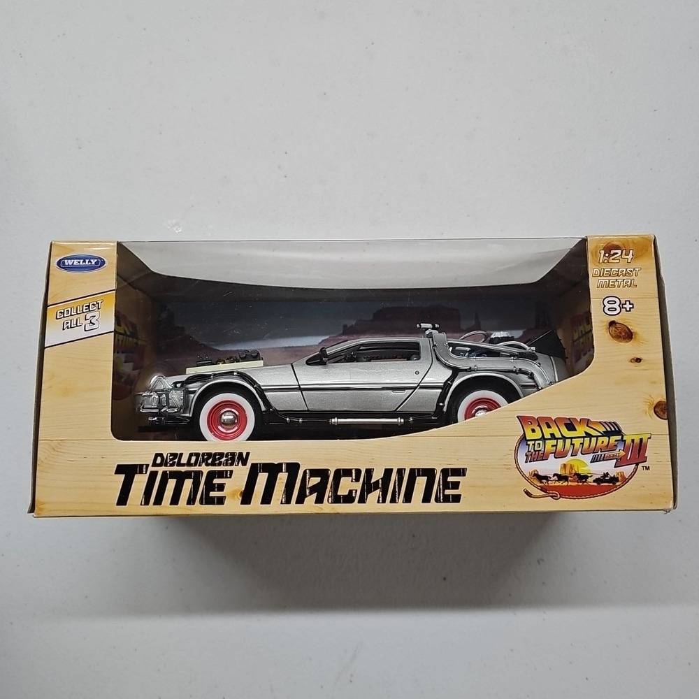 NIB Welly DeLorean Time Machine Back to the Future 1:24 Diecast